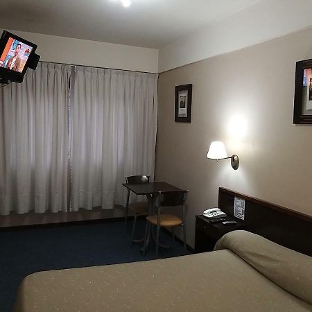 Hotel Carrara บัวโนสไอเรส ภายนอก รูปภาพ