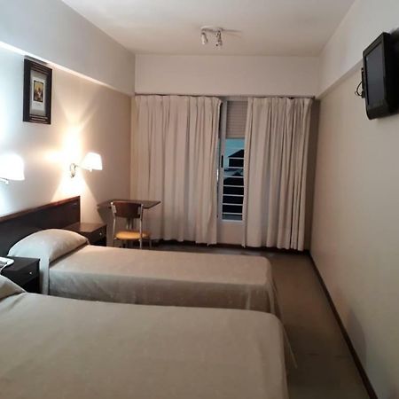 Hotel Carrara บัวโนสไอเรส ภายนอก รูปภาพ