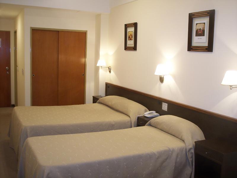 Hotel Carrara บัวโนสไอเรส ภายนอก รูปภาพ
