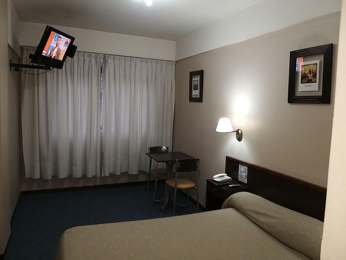 Hotel Carrara บัวโนสไอเรส ภายนอก รูปภาพ
